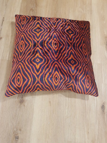 Hedvábný barevný povlak na polštář oranžovo-černý 2 45x45cm
