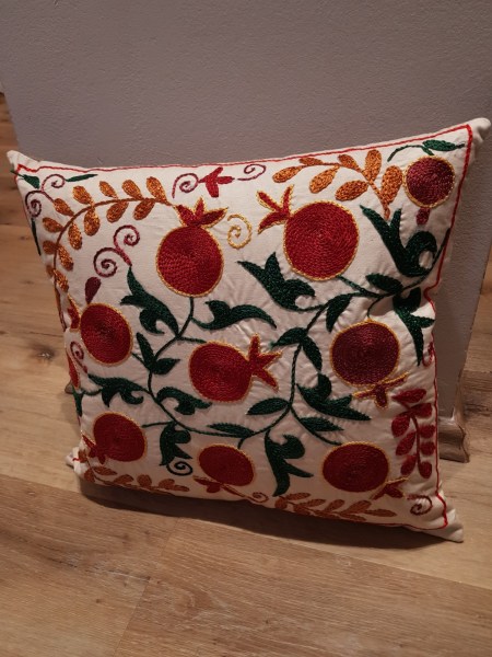 Polštář vyšívaný hedvábný